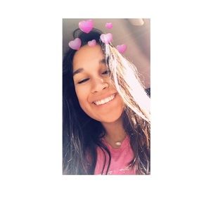 Meet your Posher, Alexis